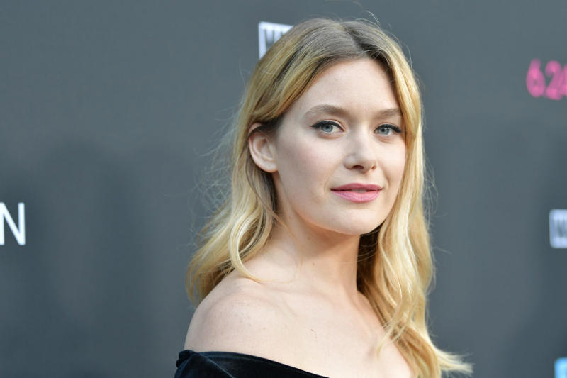 A familiar face, even if you don't know from where, From Minnesota, with frost and talent, Luxury training, without the drama, 'Fargo' gave her a first hit, 'Legion' and her craziest role so far, Not a model, but she could be, She went to Japan... on HBO, She also does movies, but without the red carpet, About her private life: Good luck with that, Today: Continues to add without rushing, A career without hurries or hashtags