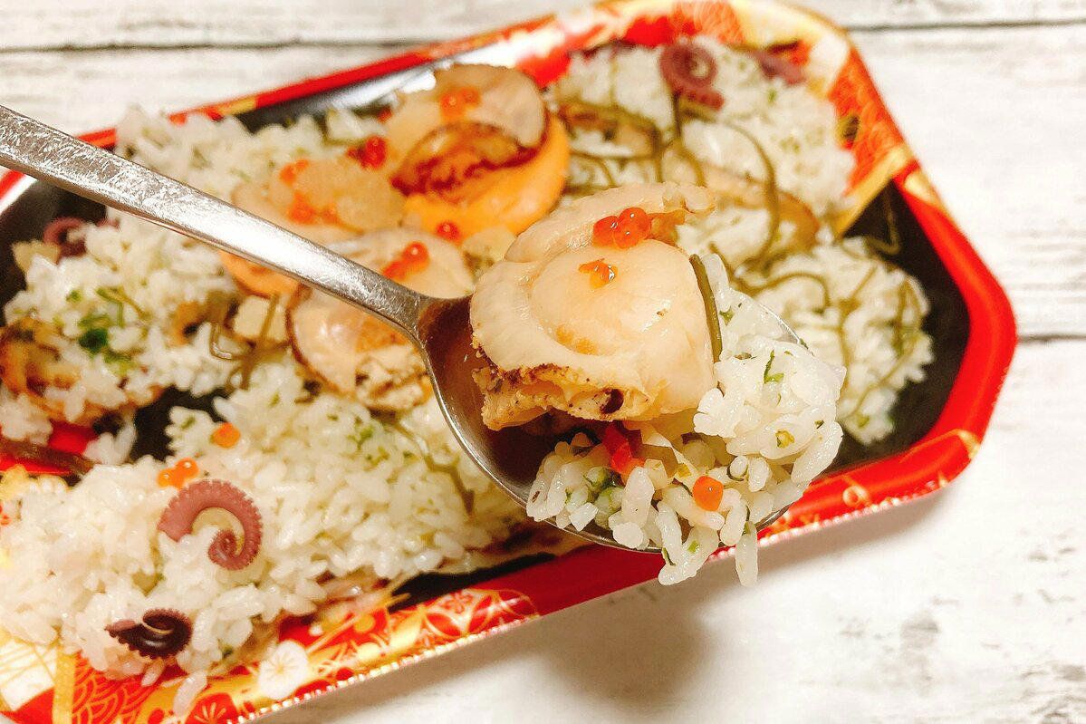 埼玉のご当地スーパー「マミーマート」はお弁当＆お総菜が超充実, 1：丼部門最優秀賞「北海道産ホタテの海宝飯」, 2：おにぎり部門最優秀賞「割烹おにぎり膳（白海老と桜海老・たこ飯）」, 3：弁当部門優秀賞「浜名湖産青のり香るあさりご飯弁当」, 4：惣菜部門入選「魅惑のとろける4種のチーズメンチカツ」, 個人的No.1は「チーズメンチカツ」