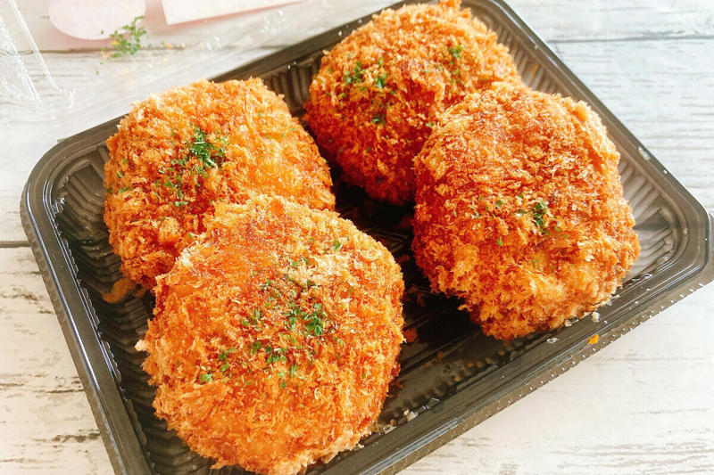 埼玉のご当地スーパー「マミーマート」はお弁当＆お総菜が超充実, 1：丼部門最優秀賞「北海道産ホタテの海宝飯」, 2：おにぎり部門最優秀賞「割烹おにぎり膳（白海老と桜海老・たこ飯）」, 3：弁当部門優秀賞「浜名湖産青のり香るあさりご飯弁当」, 4：惣菜部門入選「魅惑のとろける4種のチーズメンチカツ」, 個人的No.1は「チーズメンチカツ」