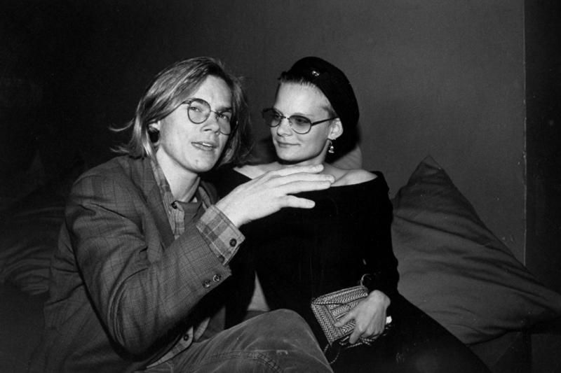 Grew up behind the scenes, A Goonie, yes, but with discernment, Dated River Phoenix, but not Hollywood, Indie by conviction, not for trends, Broadway: Where her surname became important, Politics without euphemisms or stylists, A sitcom and a second life, She doesn't retouch; she stands firm, Not vintage, she's relevant