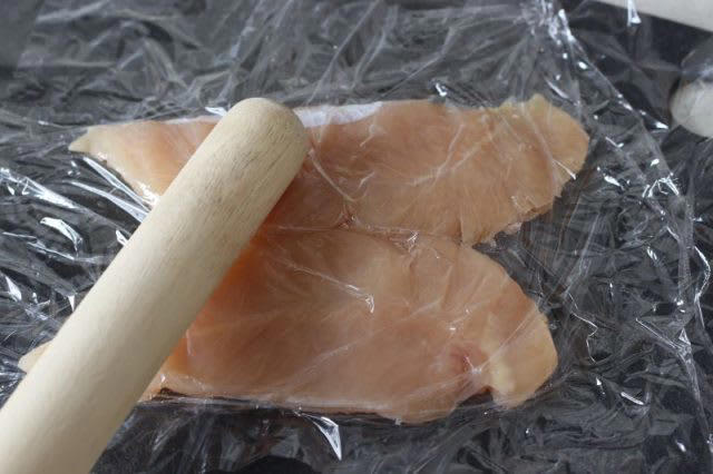 簡単ヘルシー！「鶏ささみのかば焼き」「ミニトマト」2品弁当, 1品目 鶏ささみのかば焼き, 2品目 ミニトマト, 2品弁当の詰め方プロセス, 「心が楽になる2品弁当」のルール