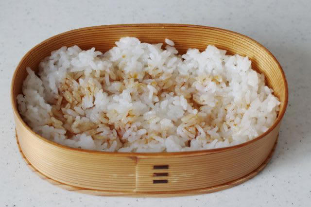 簡単ヘルシー！「鶏ささみのかば焼き」「ミニトマト」2品弁当, 1品目 鶏ささみのかば焼き, 2品目 ミニトマト, 2品弁当の詰め方プロセス, 「心が楽になる2品弁当」のルール