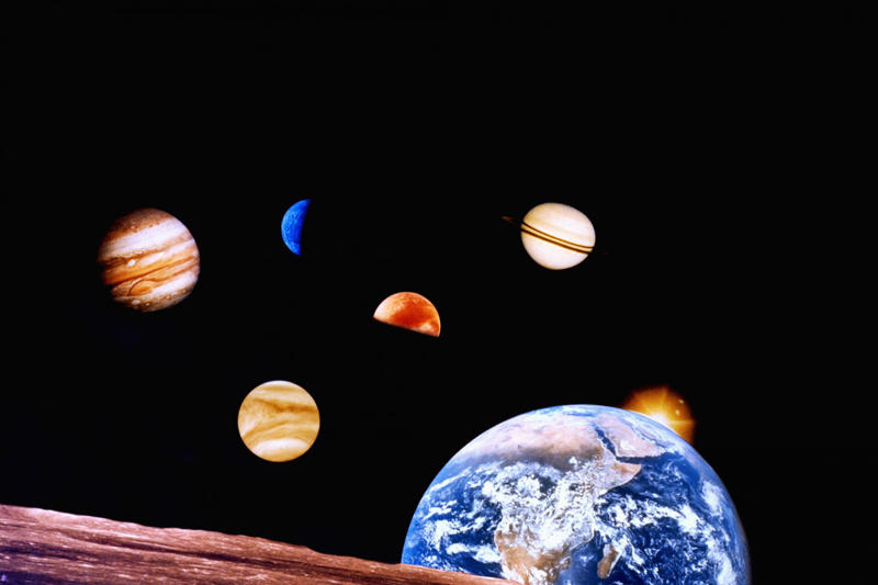 A mystery in space, The fundamental peculiarities of Venus, A slow, retrograde rotation, One Day on Venus, 243 Days on Earth, The sun rises in the west, Why does Venus rotate in the opposite direction?, It wasn't like this originally, Powerful internal forces, Venus could be upside down, Slowing down until going in reverse, Another hypothesis, Overlooking atmospheres, The atmosphere influences the rotation, An "integrated part", Understanding our universe