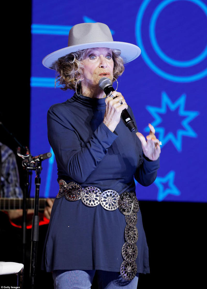 Country music icon Jeannie Seely has died
