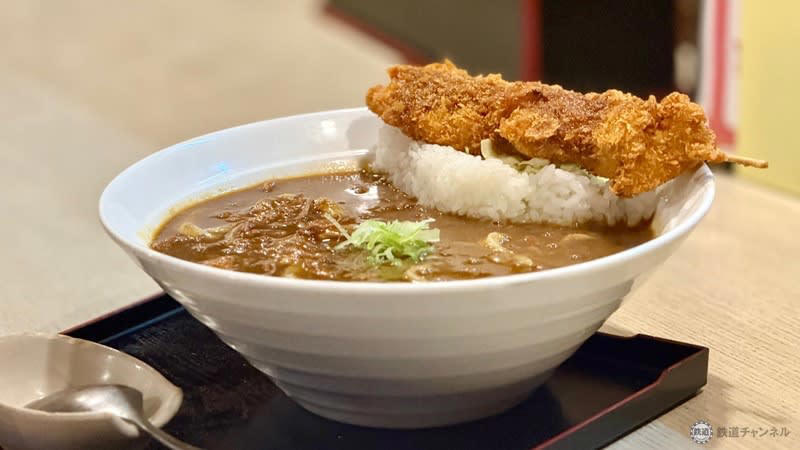 信濃大町駅までのアクセス, 宿場町時代の面影を残す「塩の道ちょうじや」, 山と人と街をつなぐブックカフェ「三俣山荘図書室」, 「男清水」と「女清水」、2つの水源の水を楽しめる「水の町」, 信濃大町で、アート作品巡りを楽しむ！, 信濃大町のご当地グルメって何があるの？
