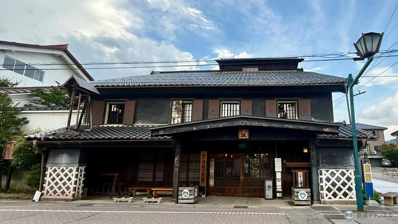 信濃大町駅までのアクセス, 宿場町時代の面影を残す「塩の道ちょうじや」, 山と人と街をつなぐブックカフェ「三俣山荘図書室」, 「男清水」と「女清水」、2つの水源の水を楽しめる「水の町」, 信濃大町で、アート作品巡りを楽しむ！, 信濃大町のご当地グルメって何があるの？