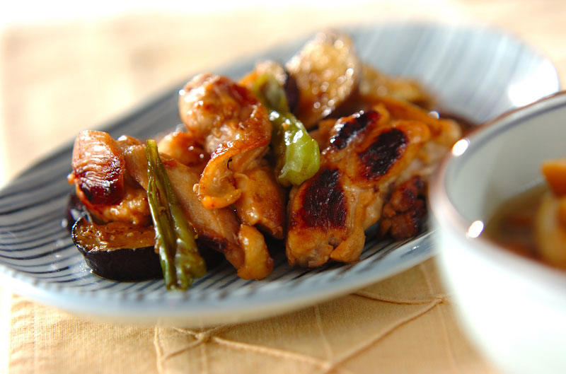 鶏もも肉ショウガじょうゆ煮, 味付けは塩だけ！ 鶏とズッキーニのガーリックソテー, サツマイモと鶏肉のコチュジャン煮, 鶏とマイタケの卵炒め, 鶏とタケノコのガーリックバターソテー, 鶏もも肉のおいしい唐揚げ, 鶏もも肉とニンジンのさっぱり煮