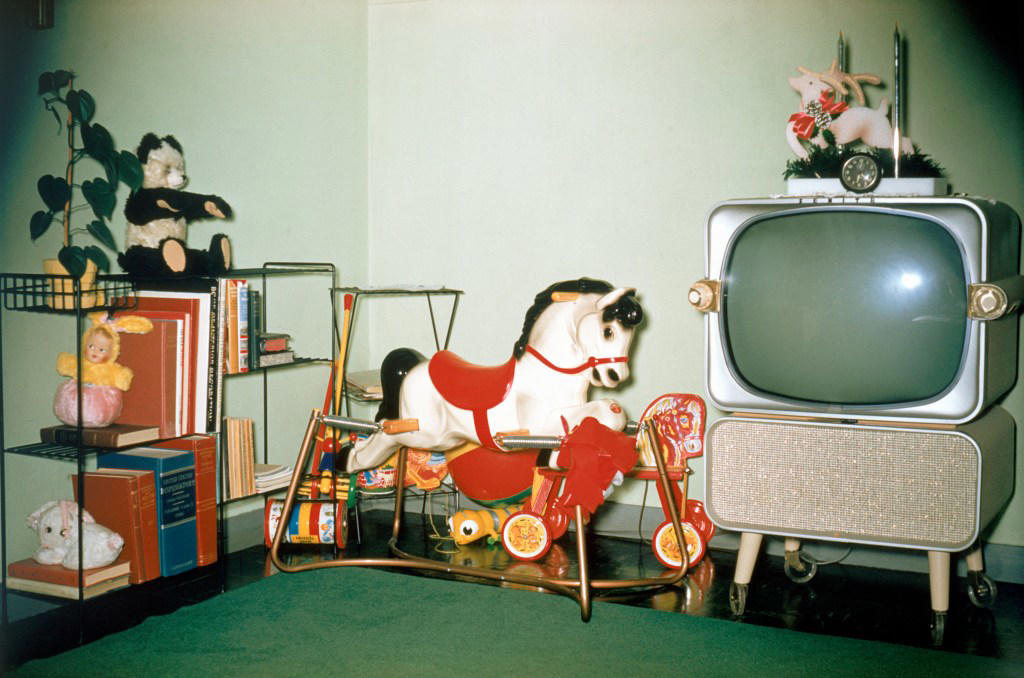 3. Toy Collections 1. Disposable cameras, 2. Vinyl, 3. Toy Collections, 4. Vintage Clothes, 5. Wired Headphones, 6. Snail Mail, 7. Flip Phones