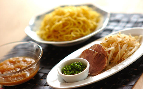 【キュンと酸っぱい】鶏だしレモンの冷やしラーメン, 【野菜たっぷり】北海道の居酒屋定番！ ラーメンサラダ, 麺つゆで本格！ 鶏だしの冷やしつけ麺, トマトカレーつけ麺, やみつき！ ピリ辛ネギチャーシュー