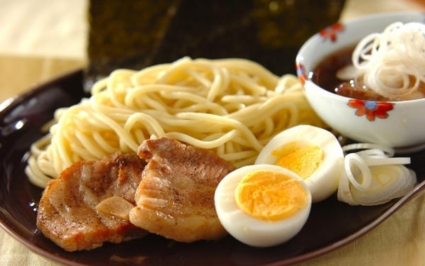 【キュンと酸っぱい】鶏だしレモンの冷やしラーメン, 【野菜たっぷり】北海道の居酒屋定番！ ラーメンサラダ, 麺つゆで本格！ 鶏だしの冷やしつけ麺, トマトカレーつけ麺, やみつき！ ピリ辛ネギチャーシュー
