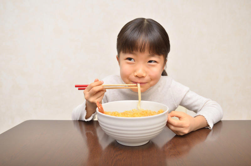 1．平日はお弁当方式, 2． 休日は麺類で手間抜き, 3．疲れたときはセルフおにぎり, 手を抜く＝悪じゃない！自分をラクにする工夫を