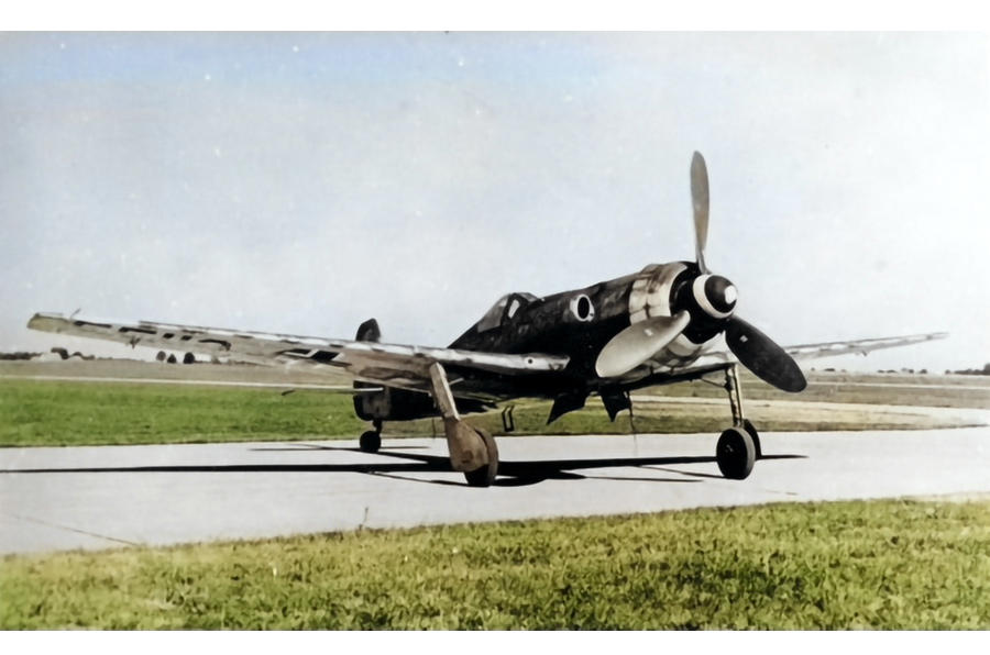 6: Focke-Wulf Ta 152H – 472mph 10: North American P-51 Mustang – 450mph, 9: Martin Baker MB5 – 460mph, 8: Hawker Tempest – 466mph, 7: Republic P-47M Thunderbolt- 470mph, 6: Focke-Wulf Ta 152H – 472mph, 5: Mitsubishi Ki-83 – 473mph, 4: Dornier Do 335 – 474mph, 4: Gloster Meteor – 493mph, 3: Heinkel He 162 Volksjäger & Lockheed P-80 Shooting Star – 550mph, 2: Messerschmitt Me 262 – 578mph, 1: Me 163 (659mph) & Ba 349