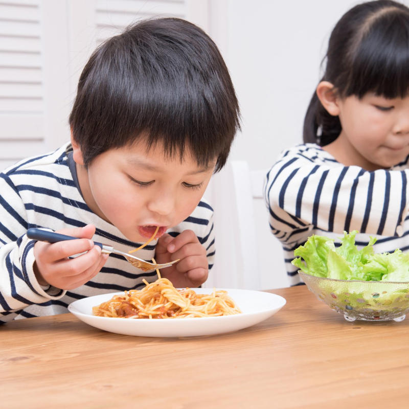 1．平日はお弁当方式, 2． 休日は麺類で手間抜き, 3．疲れたときはセルフおにぎり, 手を抜く＝悪じゃない！自分をラクにする工夫を