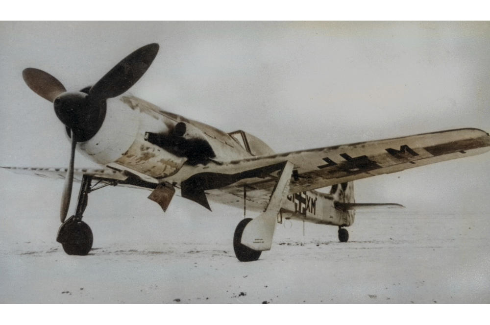 6: Focke-Wulf Ta 152H – 472mph 10: North American P-51 Mustang – 450mph, 9: Martin Baker MB5 – 460mph, 8: Hawker Tempest – 466mph, 7: Republic P-47M Thunderbolt- 470mph, 6: Focke-Wulf Ta 152H – 472mph, 5: Mitsubishi Ki-83 – 473mph, 4: Dornier Do 335 – 474mph, 4: Gloster Meteor – 493mph, 3: Heinkel He 162 Volksjäger & Lockheed P-80 Shooting Star – 550mph, 2: Messerschmitt Me 262 – 578mph, 1: Me 163 (659mph) & Ba 349