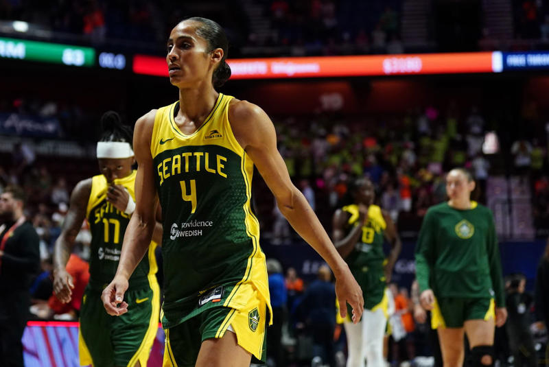 3. Skylar Diggins (Seattle Storm) – 14 Assists (vs Mercury) 1. Alyssa Thomas (Phoenix Mercury) – 15 Assists (vs Wings, Liberty & Sky), 2. Arike Ogunbowale (Dallas Wings) – 14 Assists (vs Liberty), 3. Skylar Diggins (Seattle Storm) – 14 Assists (vs Mercury), 4. Courtney Williams (Minnesota Lynx) – 13 Assists (vs Liberty), 6. Alyssa Thomas (again!) – 13 Assists (vs Liberty), 7. Kelsey Plum (LA Sparks) – 12 Assists (vs Lynx), 8. Veronica Burton (Golden State Valkyries) – 12 Assists (vs Aces)