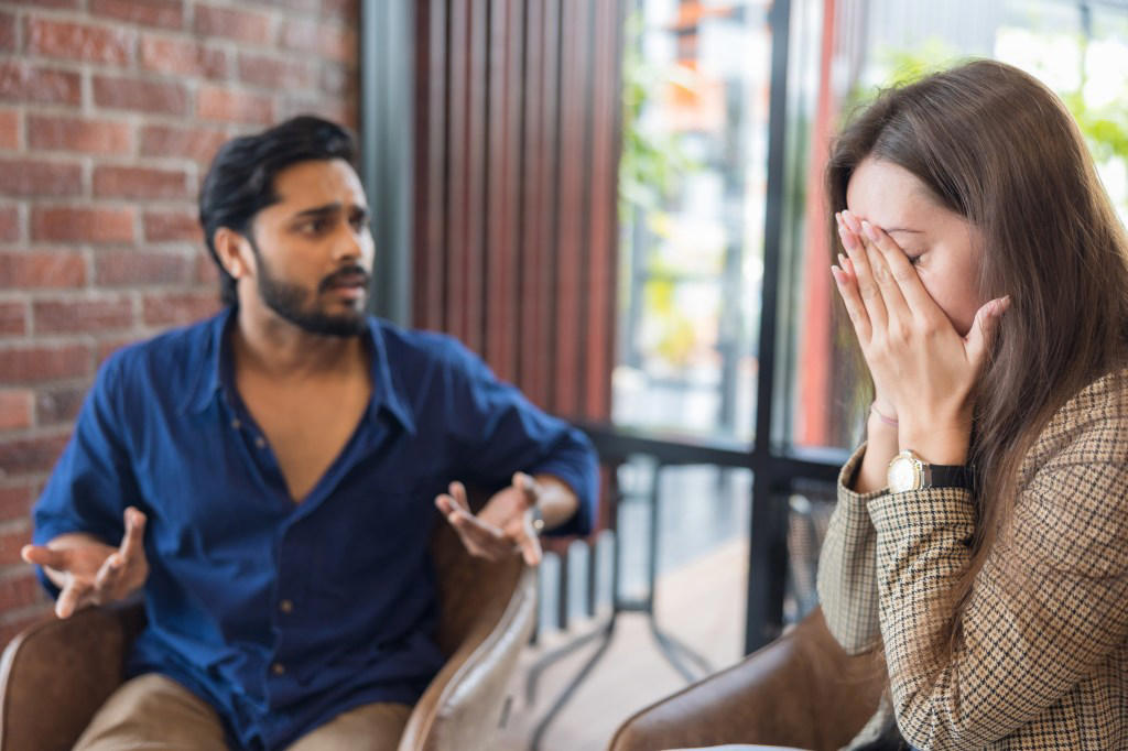6 signs someone secretly dislikes you, according to psychologists