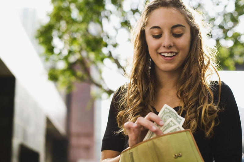 Happiness Report, Lowest ever, The US score in 2023, Central focus: trust and benevolence, Miserable young people, Loneliness and isolation, Eating alone, Strong bonds, Distrust in others, An experiment, Deaths of despair, Lost wallets, Expectations vs. Reality, The less happy, the less trusting, Rise of populism