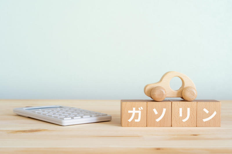 年々高騰しているガソリン代…節約は可能？, ガソリンを無駄に消費している『5つの行動』, 1.車のメンテナンスを怠る, 2.無駄にエアコンを入れっぱなしにする, 4.渋滞にはまりやすい道を選ぶ, 5.不要な荷物をたくさん載せている, 車に乗る時に意識すべきガソリンの節約術とは, 乗る前の確認や運転方法で無駄なガソリン消費を減らそう