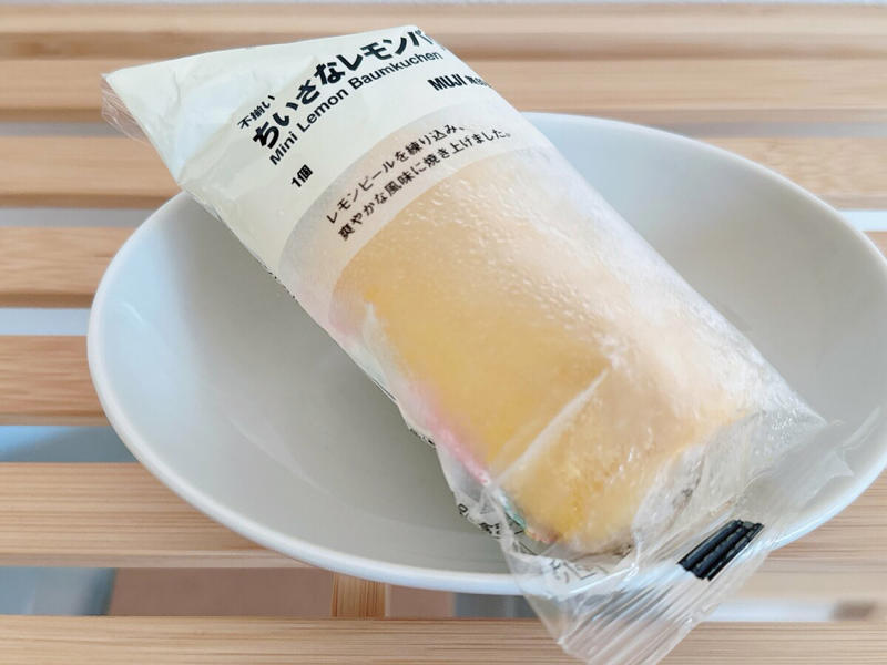 1：ほろ苦さがたまらない「ドライフルーツ」シリーズ（290円）, 2：甘じょっぱい「素材の栄養おやつ たんぱく質 黒豆＆チーズ」（790円）, 3：ちいさなレモンバウム（120円）, 4：おつまみにピッタリ「さかなのソースカツ」（120円）, 5：外はシャリっ、中はしっとり「メロンパン風ビスケット」（120円）, 6：クセになる味の「3種のミックスナッツ＆塩レモン」（290円）, 7：夏限定のさっぱりした「瀬戸内レモンまんじゅう」（450円）, 無印良品の夏おやつをぜひ楽しんで！
