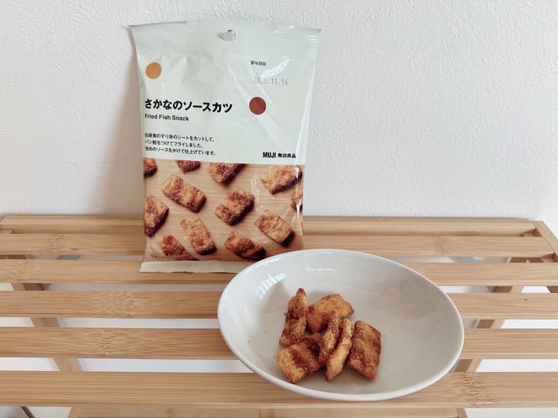 1：ほろ苦さがたまらない「ドライフルーツ」シリーズ（290円）, 2：甘じょっぱい「素材の栄養おやつ たんぱく質 黒豆＆チーズ」（790円）, 3：ちいさなレモンバウム（120円）, 4：おつまみにピッタリ「さかなのソースカツ」（120円）, 5：外はシャリっ、中はしっとり「メロンパン風ビスケット」（120円）, 6：クセになる味の「3種のミックスナッツ＆塩レモン」（290円）, 7：夏限定のさっぱりした「瀬戸内レモンまんじゅう」（450円）, 無印良品の夏おやつをぜひ楽しんで！