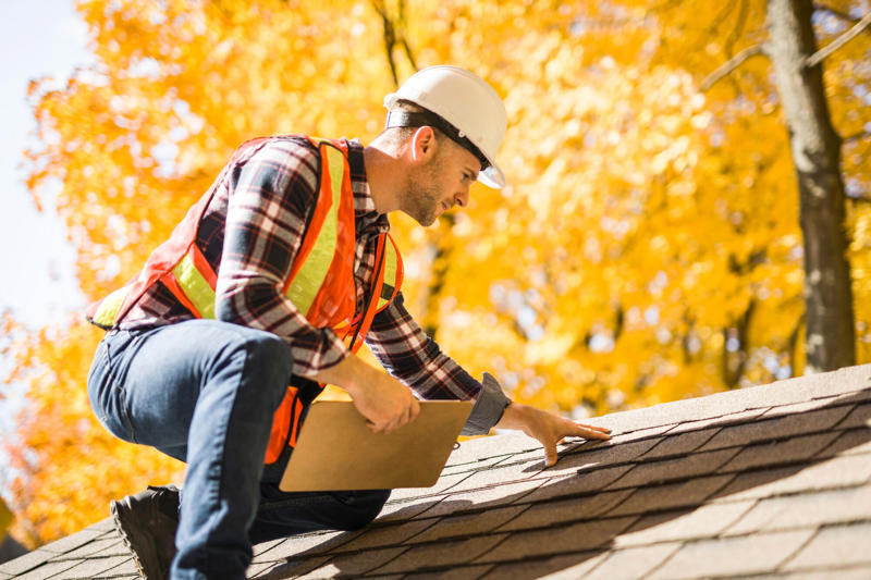 Don't be Afraid to Ask Questions, Get Pictures for Proof, Do Your Own Pre-Inspection, Pay Attention to the Roof, Look for Cosmetic Fixes, Look in the Attic, Give the Plumbing a Try, Furnace and Water Heater, Don't Forget the Basement