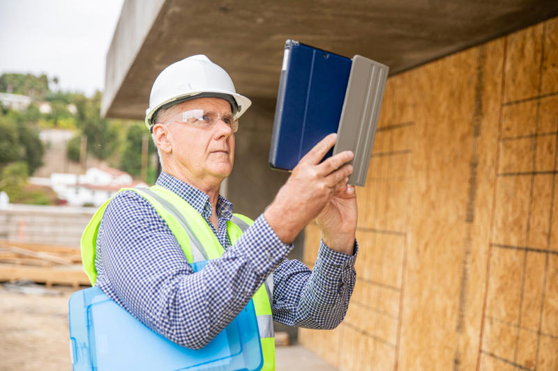 Don't be Afraid to Ask Questions, Get Pictures for Proof, Do Your Own Pre-Inspection, Pay Attention to the Roof, Look for Cosmetic Fixes, Look in the Attic, Give the Plumbing a Try, Furnace and Water Heater, Don't Forget the Basement