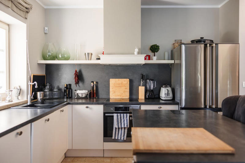Unpack Right Away, Check the Mail, Replug (or Run) Your Appliances, Do a Quick Grocery Run , Check on Your Plants, Line Your Trash Bins, Scent Your Home , Tell Someone You're Back Home