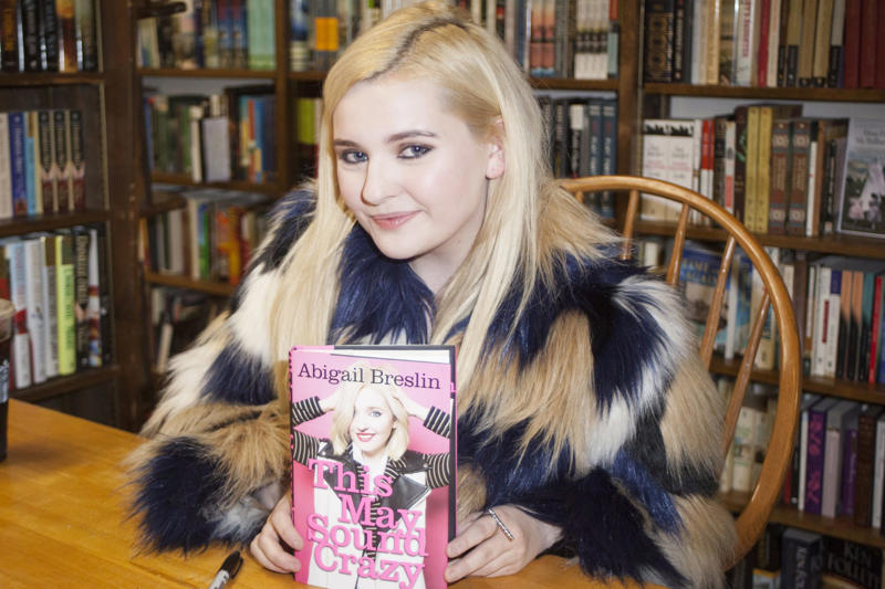 A new format Little Miss Sunshine (2006), Still an artist, Against violence, Shocking post, Setting an example, Humanitarian causes, Family of an artist, An early start, Always Miss Sunshine, Recognition and awards, Work and more work, Just the voice, Dedication to music, At the bookshop, A new format
