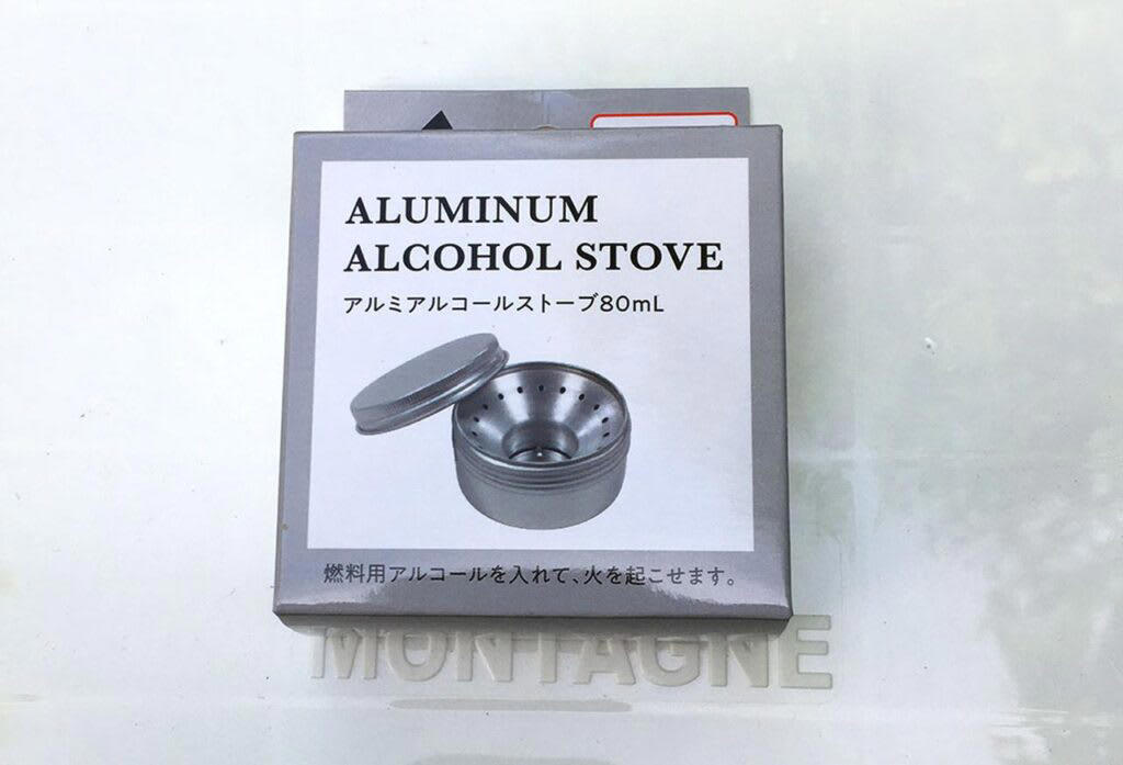 アルコールストーブとは？, アルコールストーブの特徴は？, ガスストーブとの違いは？, キャンプにおすすめ！アルコールストーブ10選, 【おすすめアルコールストーブ①】トランギア（trangia） 防風・防寒で便利, 【おすすめアルコールストーブ②】ソロストーブ（SOLO STOVE） 簡単消火＆火力調整可能, 【おすすめアルコールストーブ③】エバニュー（EVERNEW） 約45gと断トツの軽さ！, 【おすすめアルコールストーブ④】エスビット（Esbit） 価格に重点を置く人向け！, 【おすすめアルコールストーブ⑤】アウトファン（Outfun） 充実の付属品なのに超低価格！, 【おすすめアルコールストーブ⑥】トークス（TOAKS） シンプルさにこだわりたい方に最適！ , 【おすすめアルコールストーブ⑦】NCNL（NO CAMP NO LIFE） 低価格でありながら多機能！, 【おすすめアルコールストーブ⑧】バーゴ（VARGO） ヤカンや鍋なども使用できる！, 【おすすめアルコールストーブ⑨】スノーピーク（snow peak） 「火焔ストーブ コーエン」, 【おすすめアルコールストーブ⑩】ダイソー（DAISO）「アルコールストーブ 」, アルコールストーブ使用時の注意点, アルコールストーブの用途とおすすめの付属品, アルコールストーブは自作もできる！アルミ缶を使った作り方を解説, 小型で持ち運びに便利！アルコールストーブはソロキャンプやツーリングにぴったり