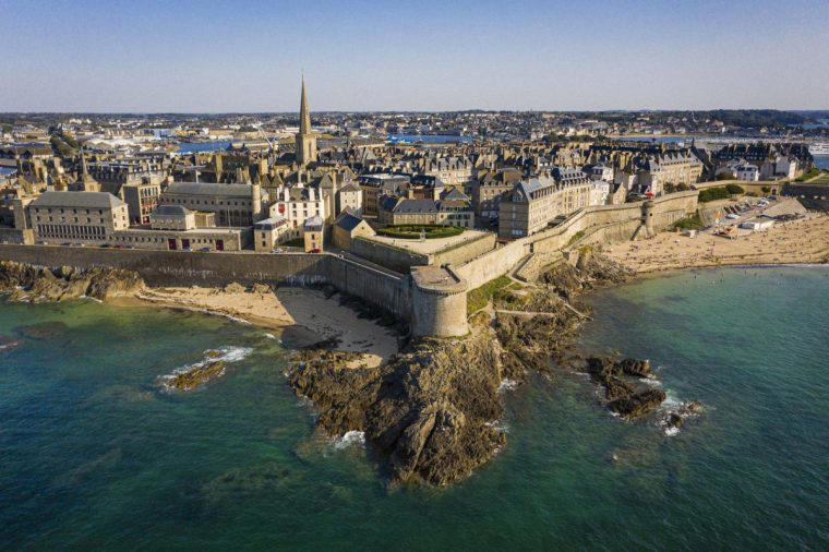 Finding a half-priced alternative, Revolves around a glass-domed indoor water park, Activities, Resort-run restaurants serving holiday staples, Chậteau de Combourg and Mont-Saint-Michel, Hirel beach