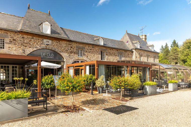 Finding a half-priced alternative, Revolves around a glass-domed indoor water park, Activities, Resort-run restaurants serving holiday staples, Chậteau de Combourg and Mont-Saint-Michel, Hirel beach