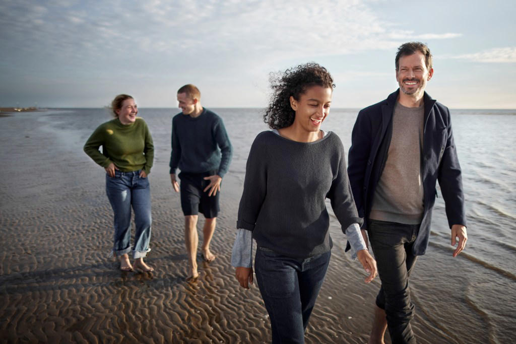 Just 7,000 steps a day could be enough to improve your health What do experts say?, What did the researchers do?, What did they find?, How long does it take to walk 7,000 steps?