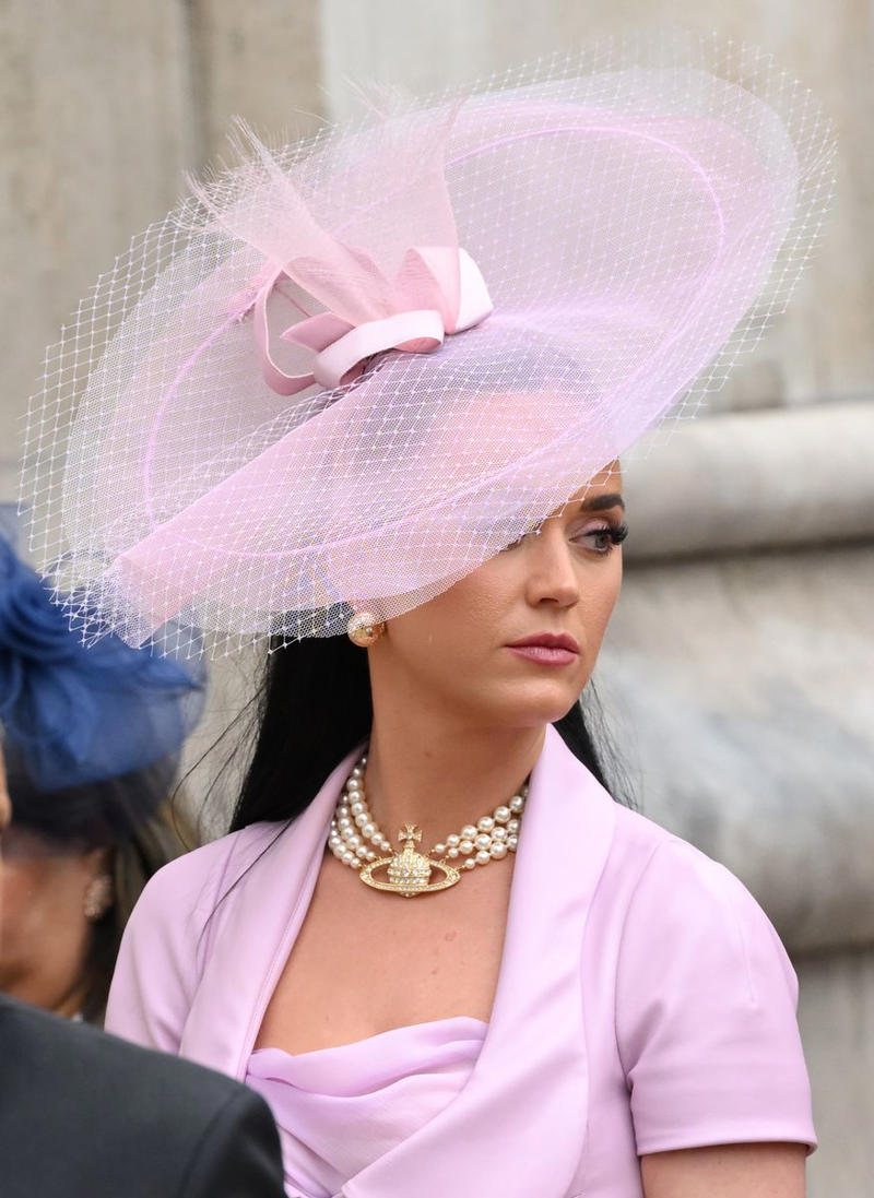 8) Pearls 2) Wristlets, 5) Brooches, 8) Pearls, 10) Evening Gloves