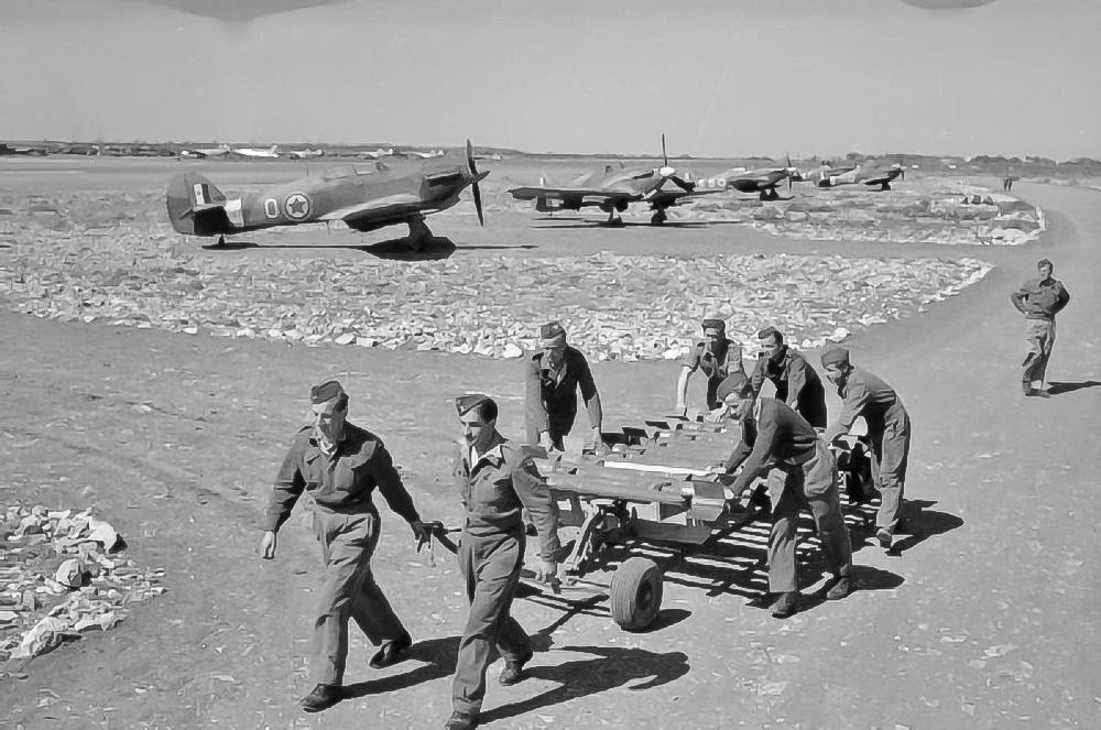 11: Bücker Bü 181 Bestmann, 11: Bü 181 Bestmann, 10: L-4 Grasshopper, 9: Junker Ju 88, 8: Focke-Wulf Fw 190, 7: Hawker Hurricane, 6: Yakovlev Yak-9, 5: Hawker Typhoon, 4: Republic P-47 Thunderbolt, 3: Junkers Ju 87 Stuka, 3: Ju 87 Stuka, 2: Ilyushin Il-2 ‘Shturmovik’, 2: Ilyushin Il-2, 1: Henschel Hs 129