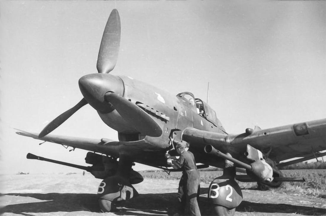 11: Bücker Bü 181 Bestmann, 11: Bü 181 Bestmann, 10: L-4 Grasshopper, 9: Junker Ju 88, 8: Focke-Wulf Fw 190, 7: Hawker Hurricane, 6: Yakovlev Yak-9, 5: Hawker Typhoon, 4: Republic P-47 Thunderbolt, 3: Junkers Ju 87 Stuka, 3: Ju 87 Stuka, 2: Ilyushin Il-2 ‘Shturmovik’, 2: Ilyushin Il-2, 1: Henschel Hs 129
