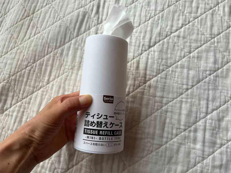 【セリアのティッシュケース】使い方簡単！ 中身だけを活用できる「ティシュー詰め替えケース」, 【セリアのティッシュケース】シンプルに使いやすい「ソフトパックティッシュケース ホワイト」, 【セリアのティッシュケース】ウィリアムモリス柄でおしゃれ「ティッシュカバーボックス」, 【セリアのティッシュケース】筒型で持ち運び便利「ボトル型ティッシュケースケース」, 【セリアのティッシュケース】ボックスティッシュを立てて置ける「ティッシュBOX スタンド」, 【セリアのティッシュケース】ボックスティッシュが小物置きに！「ティッシュBOX 小物トレイ」, 【セリアのティッシュケース】コンパクトサイズ「ポケットティッシュケース」, 【100均】セリアの「ティッシュケース」の売り場はどこ？ 売り切れ？, セリア以外の100均にも「ティッシュケース」は売ってる？ ダイソー、キャンドゥは？, 【100均】セリアには吊り下げやアクリルタイプの「ティッシュケース」も売ってる？ 売り切れ？