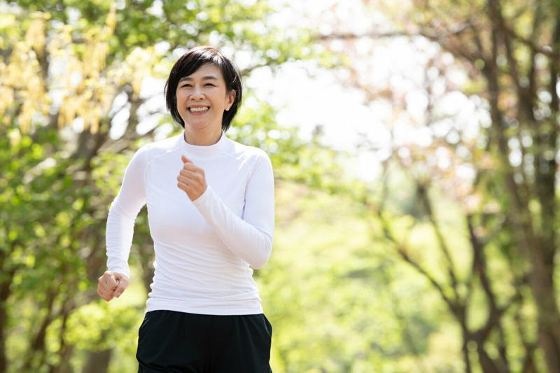 更年期になると腰痛を起こしやすい原因は？, 更年期世代がとくに注意したい「坐骨神経痛」, 更年期世代の日常的にできる「腰痛予防策」, 症状が出たら「原因の特定」を最優先に