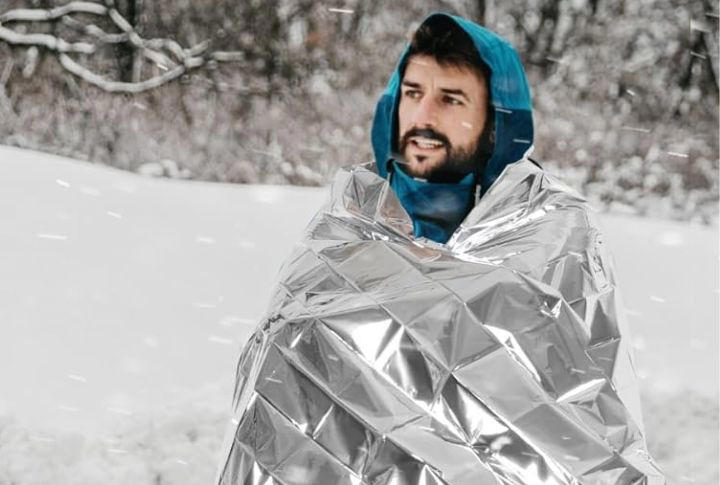 Emergency Mylar Blanket Water Filtration System, Multi-Tool Kit, Survival Knife, Portable Solar Charger, Fire Starter Kit, Emergency Mylar Blanket, Tactical Flashlight, First Aid Kit, Compact Tent