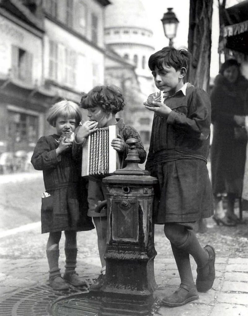13. Three Children Pause for a Snack With the Sacré-Coeur in the Distance 1. A Woman Strolls Through Paris While Reading the Paper, 2. Two Kids Play With a Toy Car on a Cobblestone Street With the Moulin Rouge in the Distance, 3. ‘A Pair of Lovers in Paris, France’, 4. Visitors Stroll Beneath the Eiffel Tower During the 1925 Exposition Internationale des Arts Décoratifs, 5. Colorized Image of Parisians Browsing Flowers Near the Tour de l’Horloge on the Île de la Cité, One of the City’s Oldest Clocks, 6. ‘Soldiers at the Metro Station Auteuil on the Boulevard Excelmans in Paris, France, on May 1, 1920’, 7. Colorized Image of a Hot Air Balloon Pre-Take Off, May 1923, 8. Two Women Enjoy a Coffee on a Terrace, 1925, 9. ‘A Street Scene in Paris During the 1924 Olympics’, 10. A Woman Enjoys a Meal Aboard a Zeppelin Heading to Berlin, 1928, 11. A Couple Dances Along the Seine as People Look on, 12. Singer and Dancer Josephine Baker Pictured at a Cabaret, 1927, 13. Three Children Pause for a Snack With the Sacré-Coeur in the Distance, 14. ‘Ernest Hemingway in Paris, 1920s’, 15. ‘Citroen Automobile Designed by Sonia Delaunay in Paris, 1925’, 16. A Young Gloria Vanderbilt and Her Pet Dog Playing in Front of the Eiffel Tower, 1921, 17. ‘Backstage at the Moulin Rouge, Paris, 1924’, 18. ‘Early Color Photography in Paris, France, 1920’, 19. Josephine Baker Taking Her Pet Cheetah for a Walk in Paris, 1923