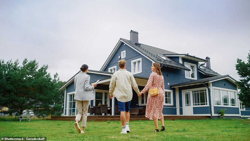 How much should I pay an estate agent? How much should I pay an estate agent?, Is this estate agent fee good value?, Will the 'enhanced' add ons help to sell?, What other advice would you offer them?