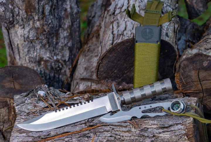 Survival Knife Water Filtration System, Multi-Tool Kit, Survival Knife, Portable Solar Charger, Fire Starter Kit, Emergency Mylar Blanket, Tactical Flashlight, First Aid Kit, Compact Tent
