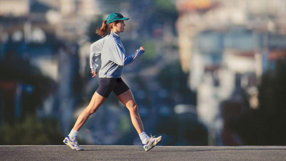 Understand the biomechanics of walking, How do you know if you’re walking well?, A checklist to tune up your walk, How to use your breath to guide your gait, Take a few minutes to practice pre-walk mobility