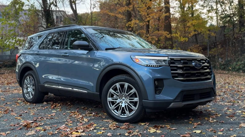 1. 2024 Ford Expedition, 2. 2025 Kia Telluride, 3. 2025 Toyota Grand Highlander, 4. 2025 Chevrolet Suburban, 5. 2025 Honda Pilot, 6. 2025 GMC Yukon, 7. 2025 Jeep Wagoneer, 8. 2025 Toyota Highlander, 9. 2025 Mazda CX-90, 10. 2025 Nissan Armada, 11. 2025 Volvo EX90, 12. 2025 Lexus TX, 13. 2025 Kia EV9, 14. 2025 Jeep Grand Cherokee L, 15. 2025 Subaru Ascent, 16. 2025 Hyundai Palisade, 17. 2025 Toyota Sequoia, 18. 2025 Chevrolet Traverse, 19. 2025 Ford Explorer, 20. 2025 Nissan Pathfinder