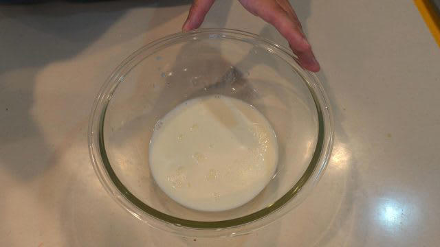 材料3つだけ！「ほうじ茶ミルク氷」の作り方（プレーンとほうじ茶味の2種）, 今日のレシピのポイント, 動画をご覧になりたい方はこちら, YouTube「エプロン」簡単レシピを動画で紹介しています。, Instagram「エプロン」簡単レシピを写真で紹介しています。