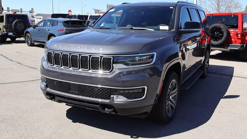 1. 2024 Ford Expedition, 2. 2025 Kia Telluride, 3. 2025 Toyota Grand Highlander, 4. 2025 Chevrolet Suburban, 5. 2025 Honda Pilot, 6. 2025 GMC Yukon, 7. 2025 Jeep Wagoneer, 8. 2025 Toyota Highlander, 9. 2025 Mazda CX-90, 10. 2025 Nissan Armada, 11. 2025 Volvo EX90, 12. 2025 Lexus TX, 13. 2025 Kia EV9, 14. 2025 Jeep Grand Cherokee L, 15. 2025 Subaru Ascent, 16. 2025 Hyundai Palisade, 17. 2025 Toyota Sequoia, 18. 2025 Chevrolet Traverse, 19. 2025 Ford Explorer, 20. 2025 Nissan Pathfinder
