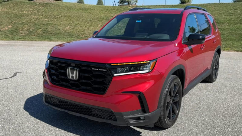 1. 2024 Ford Expedition, 2. 2025 Kia Telluride, 3. 2025 Toyota Grand Highlander, 4. 2025 Chevrolet Suburban, 5. 2025 Honda Pilot, 6. 2025 GMC Yukon, 7. 2025 Jeep Wagoneer, 8. 2025 Toyota Highlander, 9. 2025 Mazda CX-90, 10. 2025 Nissan Armada, 11. 2025 Volvo EX90, 12. 2025 Lexus TX, 13. 2025 Kia EV9, 14. 2025 Jeep Grand Cherokee L, 15. 2025 Subaru Ascent, 16. 2025 Hyundai Palisade, 17. 2025 Toyota Sequoia, 18. 2025 Chevrolet Traverse, 19. 2025 Ford Explorer, 20. 2025 Nissan Pathfinder