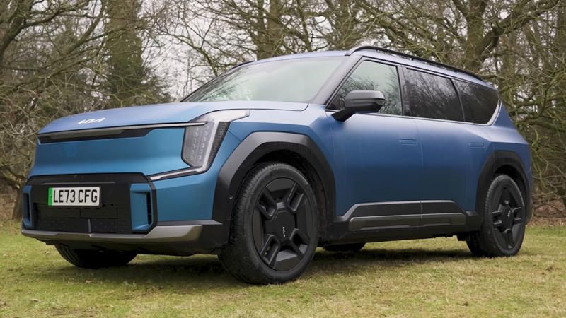 1. 2024 Ford Expedition, 2. 2025 Kia Telluride, 3. 2025 Toyota Grand Highlander, 4. 2025 Chevrolet Suburban, 5. 2025 Honda Pilot, 6. 2025 GMC Yukon, 7. 2025 Jeep Wagoneer, 8. 2025 Toyota Highlander, 9. 2025 Mazda CX-90, 10. 2025 Nissan Armada, 11. 2025 Volvo EX90, 12. 2025 Lexus TX, 13. 2025 Kia EV9, 14. 2025 Jeep Grand Cherokee L, 15. 2025 Subaru Ascent, 16. 2025 Hyundai Palisade, 17. 2025 Toyota Sequoia, 18. 2025 Chevrolet Traverse, 19. 2025 Ford Explorer, 20. 2025 Nissan Pathfinder