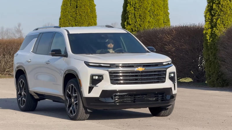 1. 2024 Ford Expedition, 2. 2025 Kia Telluride, 3. 2025 Toyota Grand Highlander, 4. 2025 Chevrolet Suburban, 5. 2025 Honda Pilot, 6. 2025 GMC Yukon, 7. 2025 Jeep Wagoneer, 8. 2025 Toyota Highlander, 9. 2025 Mazda CX-90, 10. 2025 Nissan Armada, 11. 2025 Volvo EX90, 12. 2025 Lexus TX, 13. 2025 Kia EV9, 14. 2025 Jeep Grand Cherokee L, 15. 2025 Subaru Ascent, 16. 2025 Hyundai Palisade, 17. 2025 Toyota Sequoia, 18. 2025 Chevrolet Traverse, 19. 2025 Ford Explorer, 20. 2025 Nissan Pathfinder