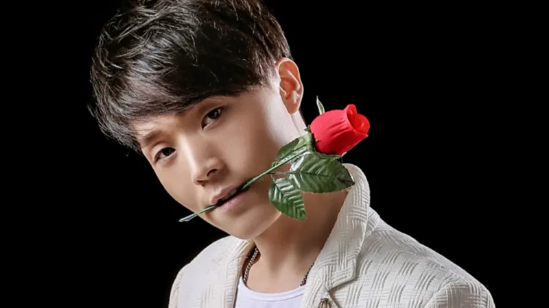 Rocky relationship Zhang Yiyang death by capital punishment, Who was Zhang Yiyang?, Dropping out, Beginnings as a singer, More competitions, From singer to actor, Acting not a one-time thing, Did not quit on singing, Directorial debut, A dark side, Dated with large age difference, Rocky relationship, A plot against her, Attempted to end his life, No mercy under the law, Netizen anger