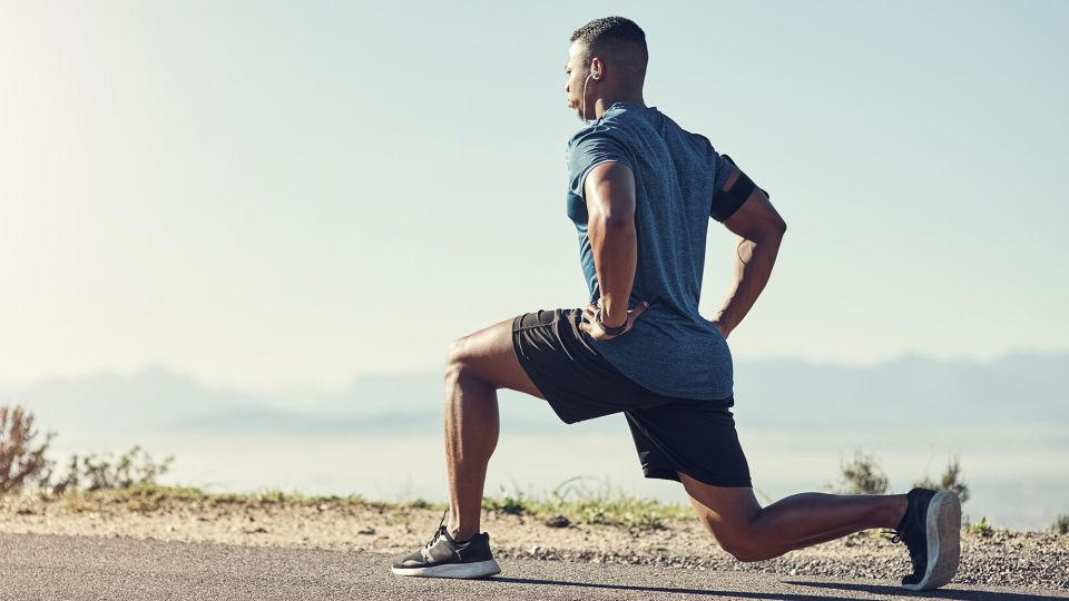 Understand the biomechanics of walking, How do you know if you’re walking well?, A checklist to tune up your walk, How to use your breath to guide your gait, Take a few minutes to practice pre-walk mobility